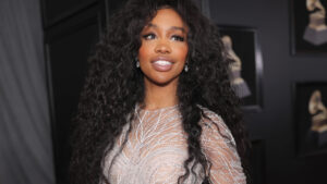 SZA Breaks 7-Year Record After ‘SOS’ Tops Chart for 9th Week