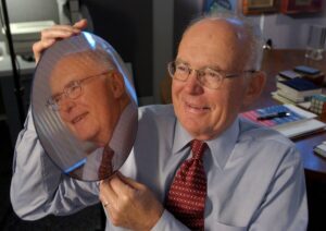 Gordon E. Moore, Intel founder and creator of Moore's Law, dies at 94