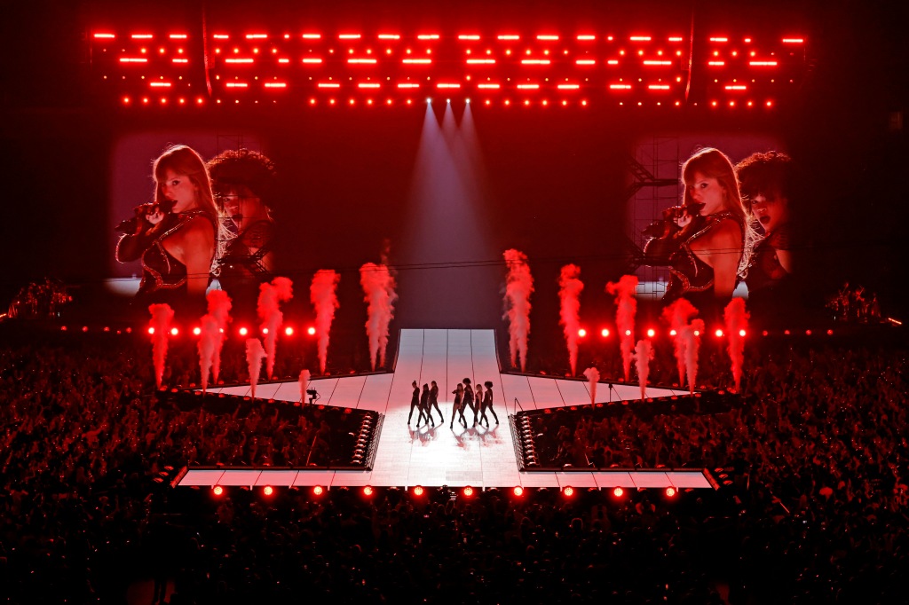 A gigantic catwalk stretches nearly the entire length of the stadium, the better for Swift to work the runway with an army of over a dozen dancers. 