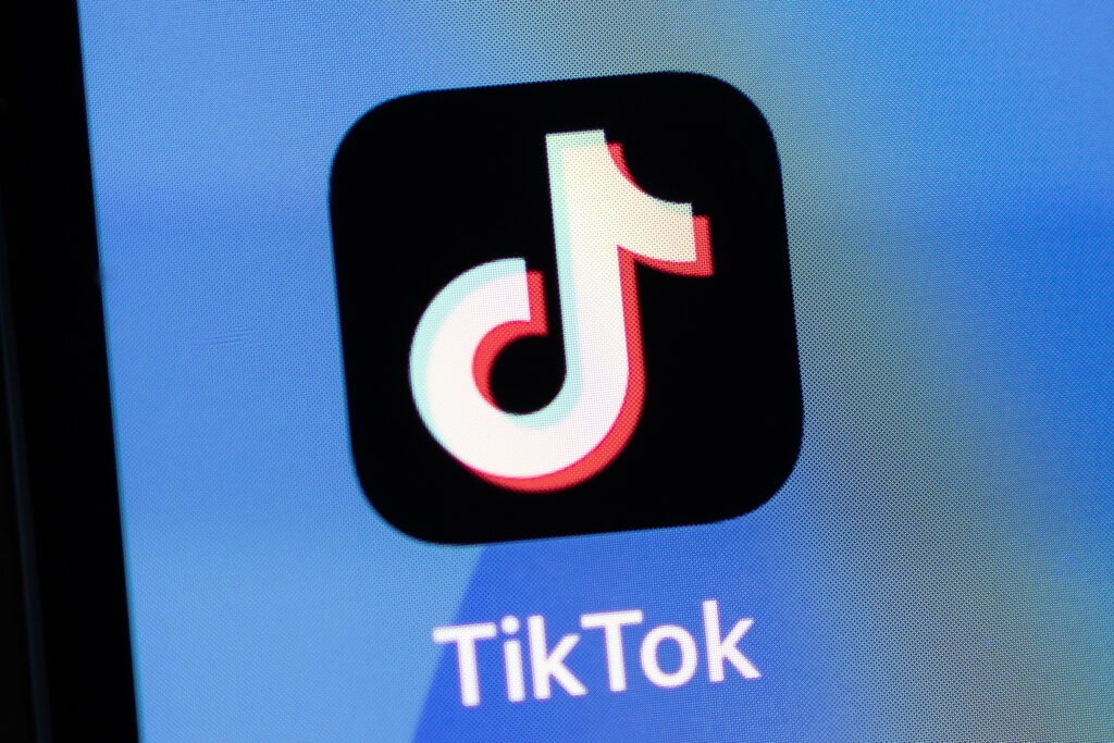 Glazing is the latest trendy slang term on TikTok