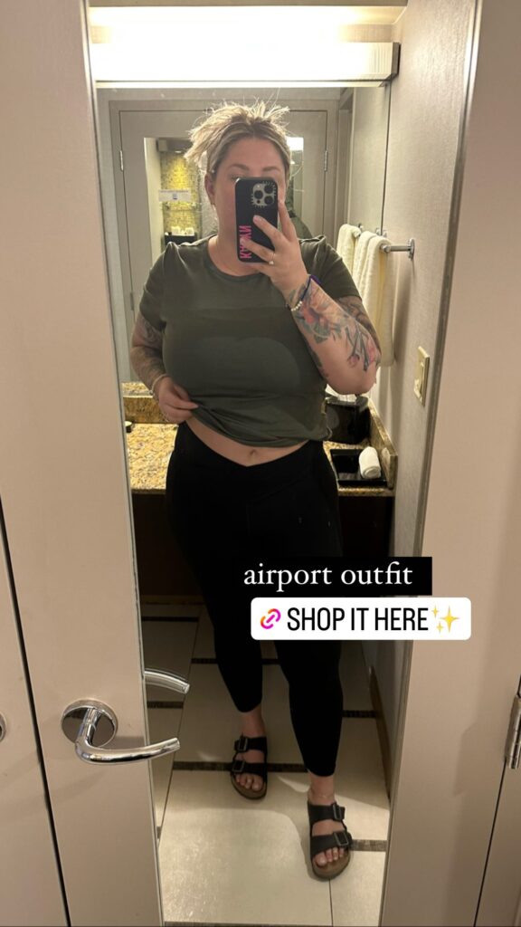 Kailyn showed off her form-fitting airport outfit