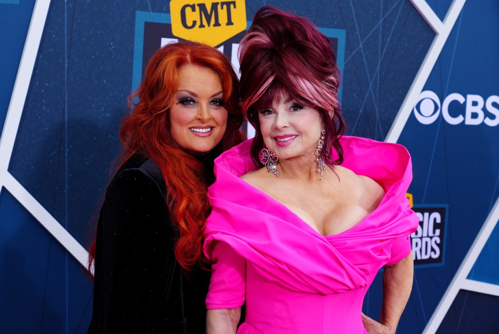 Wynonna Judd (left) and Naomi Judd (right) at the 2022 CMT Awards — Naomi's final public appearance before her death. 