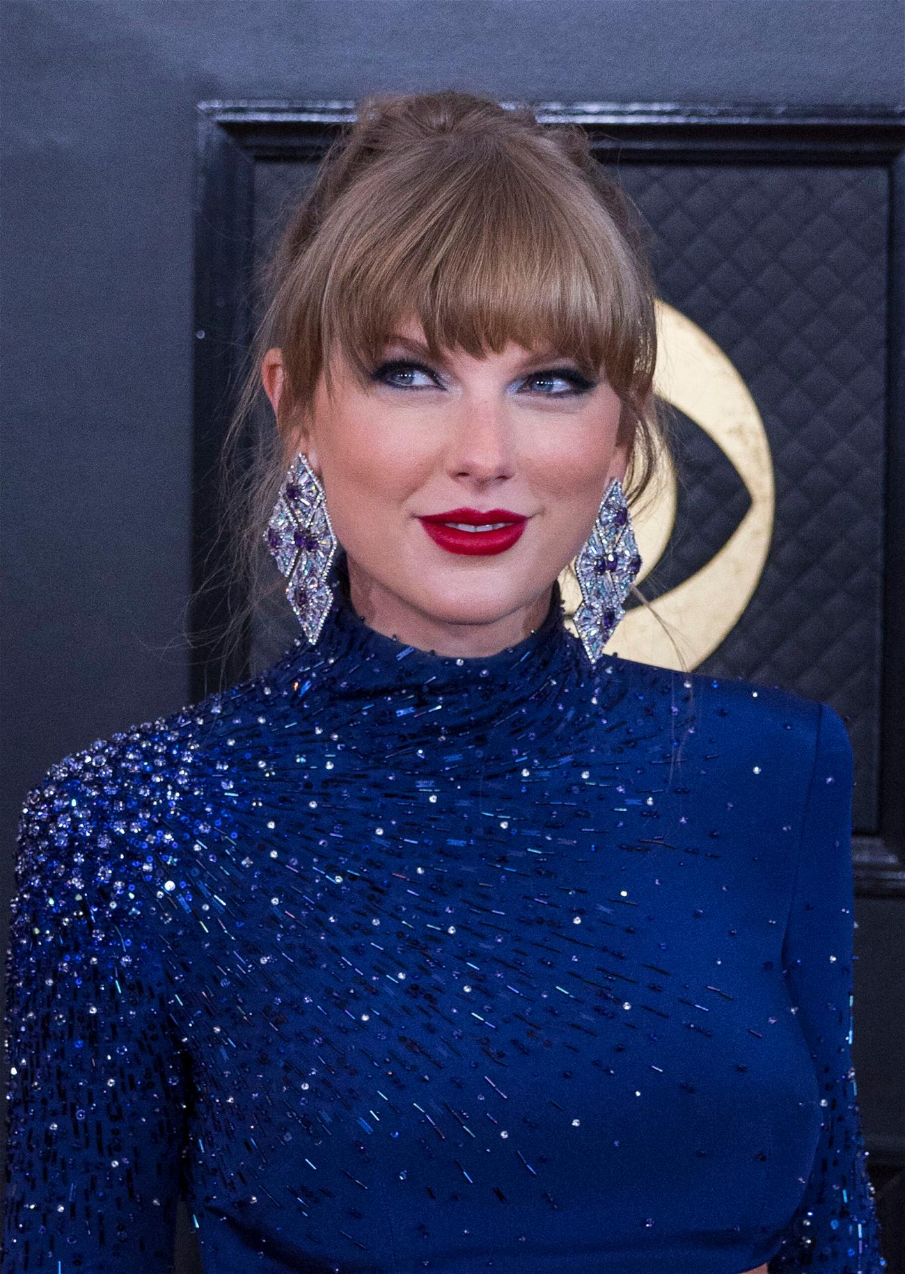 Taylor Swift at the Grammy Awards 2023: RED CARPET
