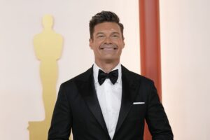 Ryan Seacrest takes final bow on 'Live With Kelly and Ryan'
