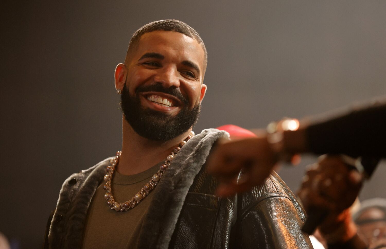 Fake AI-generated Drake/Weeknd Song Pulled From Streamers - Cirrkus News