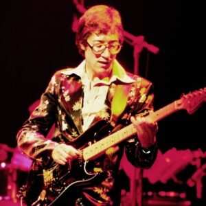Hank Marvin twice forgot how to play the Shadows' hit Atlantis mid-song - Music News