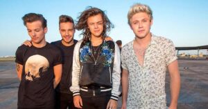 When Some Swedish Female Fans Shocked The One Direction Boys By Flashing Their Bare B**bs