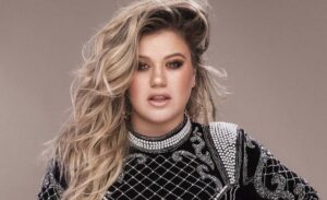 Kelly Clarkson winner of American Idol Season 1