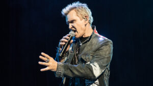 Billy Idol Adds New Run of 2023 North American Tour Dates