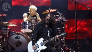 Foo Fighters Cover Nine Inch Nails' "March of the Pigs" at Sonic Temple