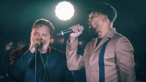 RZA Raps Along to Russell Crowe's Band at Australia Show: Watch