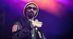 Snoop Dogg says music artists should boycott streaming services