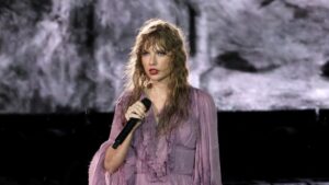 Taylor Swift Plays Rain-Soaked Show in Nashville