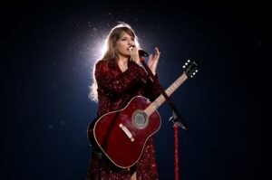 Taylor Swift announces deluxe version of 'Midnights'