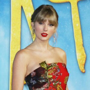 Taylor Swift thanks fans for enduring 'full on deluge' during concert - Music News
