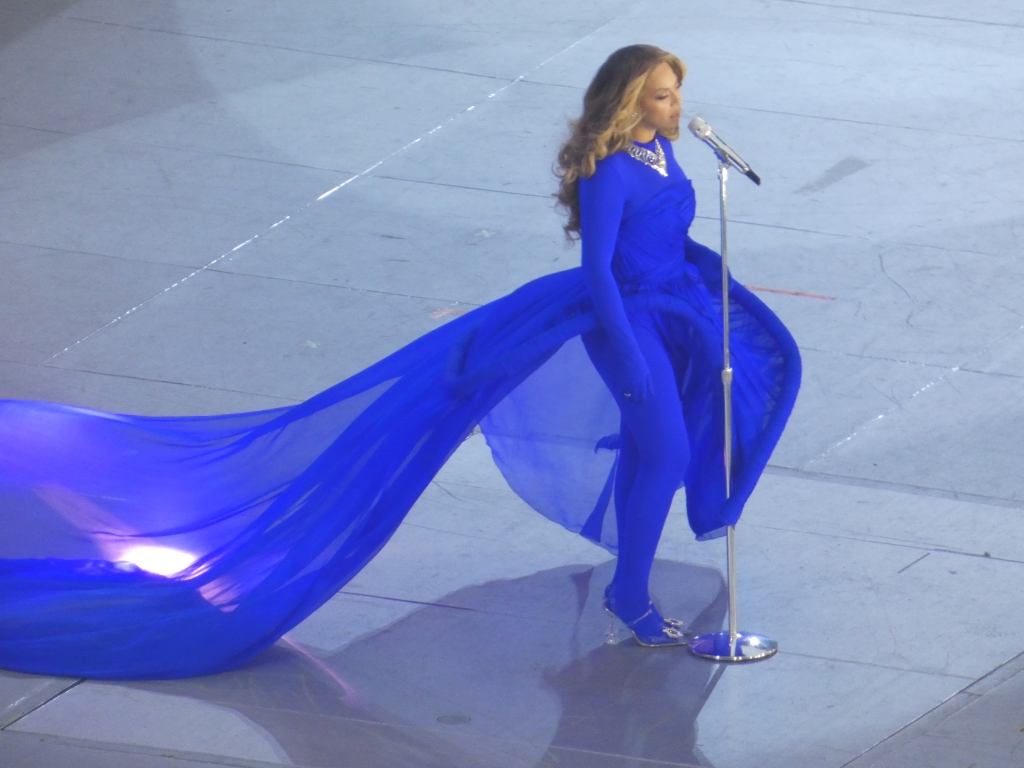 Beyoncé performing in London