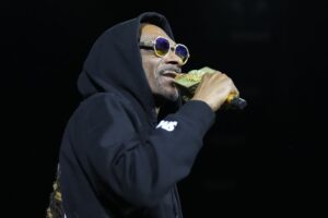 Snoop Dogg postpones Bowl shows, supports writers' strike