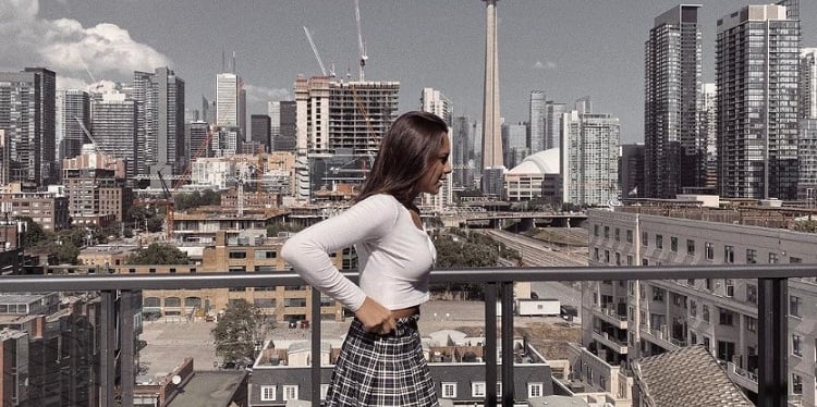 Aaliyah Mendes in Toronto, Canda at Shawn's Apartment