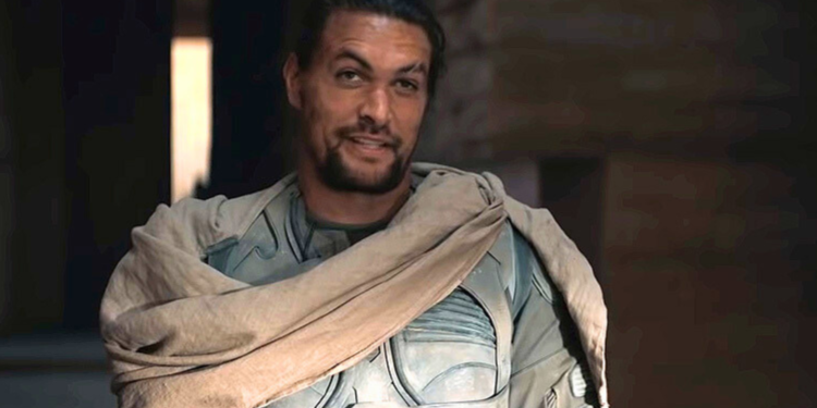 Jason Momoa best movie roles - as Duncan with a scarf around his neck 