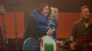 Hayley Williams Joins Foo Fighters for "My Hero" at Bonnaroo