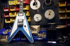 JUDAS PRIEST's RICHIE FAULKNER Partners With GIBSON To Create Flying V Custom