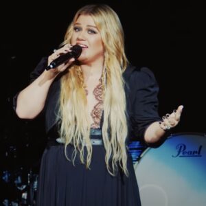 Kelly Clarkson: 'I was crying so hard…even before separating' - Music News