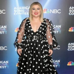 Kelly Clarkson praises Mariah Carey for songwriting skills - Music News
