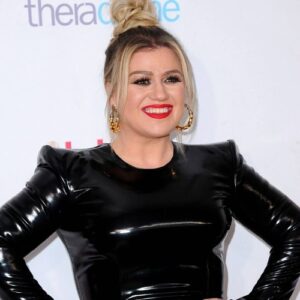 Kelly Clarkson reveals Scooter Braun 'took offence' when she advised Taylor Swift to re-record albums - Music News