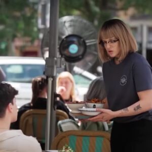 Rosalía goes undercover as a waitress proving how physically and mentally demanding the workforce is