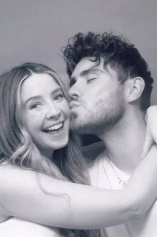 Alfie Deyes kissed his girlfriend in their reveal video