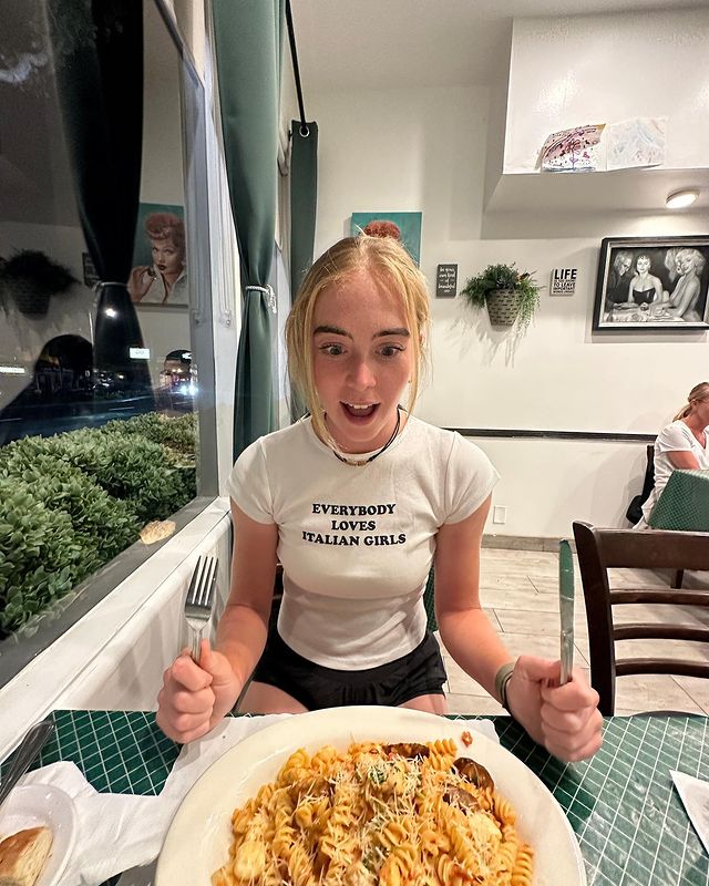 Charis was seen donning the attire while at an Italian restaurant, where she ordered pasta