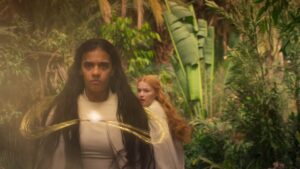 Elayne and Egwene with the One Power flowing around her in The Wheel of Time season 2 trailer