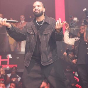 Drake left in shock as another bra gets thrown at him - Music News