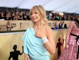 Goldie Hawn in Bathing Suit Says "Bye Bye Paradise" — Celebwell