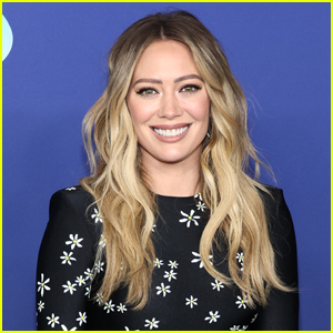 Hilary Duff Sings 'Lizzie McGuire' Hit 'What Dreams Are Made Of' While On SAG-AFTRA Picket Line