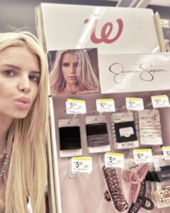 Jessica Simpson goes to Walgreens without makeup