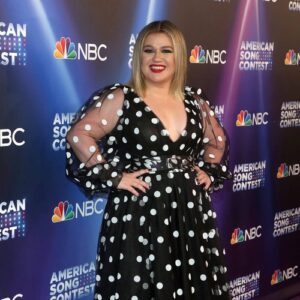 Kelly Clarkson opens up about Broadway plans amid New York move - Music News