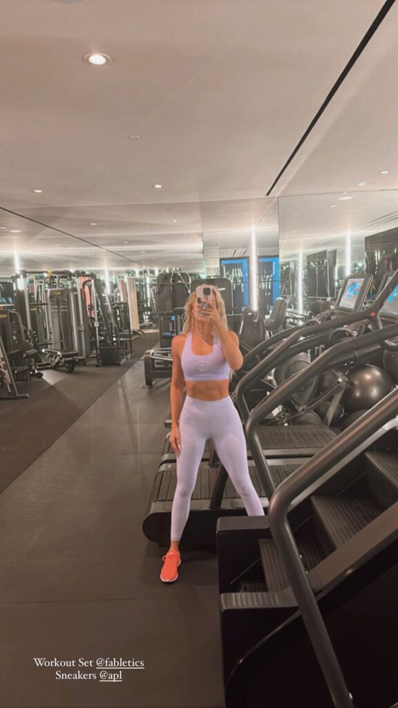 Khloe Kardashian flashed her ripped abs as she posed in her stunning home gym
