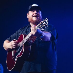 Luke Combs is delighted to help Tracy Chapman hit 'new milestones' - Music News