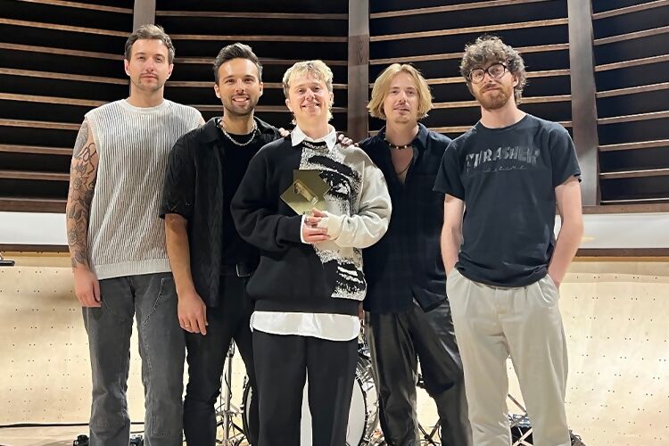 Nothing But Thieves Achieve Their First Ever Number 1 Album With ‘dead Club City Cirrkus News