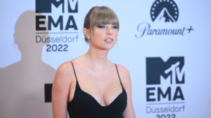 Taylor Swift Goes Viral For Must-See Bikini Pic With Selena Gomez