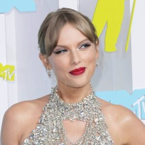 Taylor Swift celebrates Fourth of July with Selena Gomez and Haim sisters - Music News