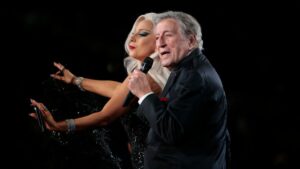 Tony Bennett sings with Lady Gaga at the 2015 Grammy Awards