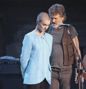 ‘That was beautiful’ … Kris Kristofferson comforts Sinéad O’Connor at Madison Square Garden.