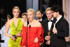 Yulia Navalnaya, flanked by her children, speaks at the 2023 Academy Awards. Director Daniel Roher is to her far left. 