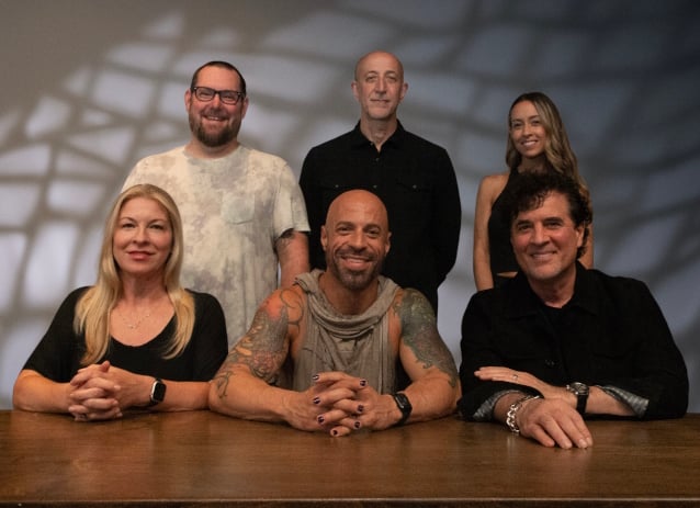 DAUGHTRY Signs With BIG MACHINE RECORDS, Announces 'Artificial' Single