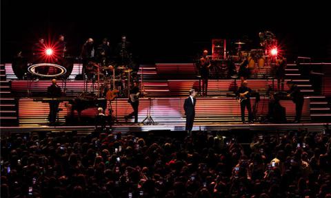 Luis Miguel had a packed arena in Buenos Aires with over 12,000 fans.