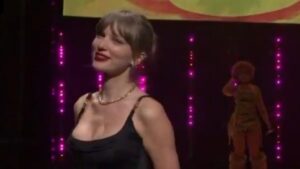 Taylor Swift Makes Surprise Appearance on SNL Season Premiere