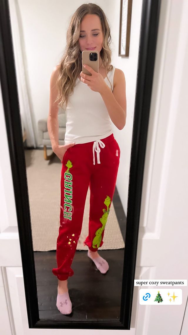 Jinger's latest selfie on her Instagram Stories showed her in Grinch-logoed sweatpants