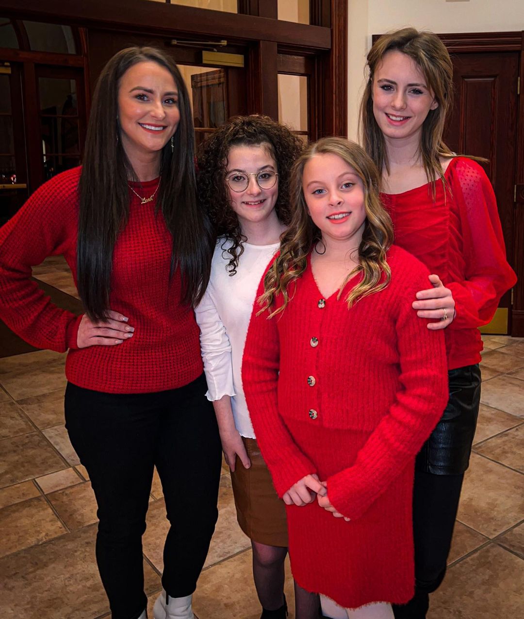 Leah Messer took a group photo with her three daughters